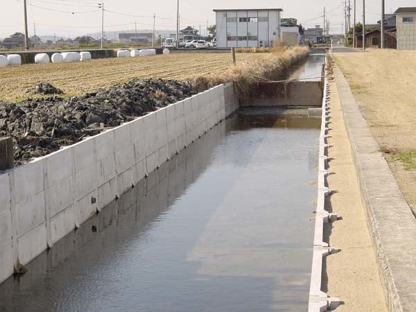 岡山コンクリート工業株式会社 -製品紹介-鉄筋コンクリート柵渠