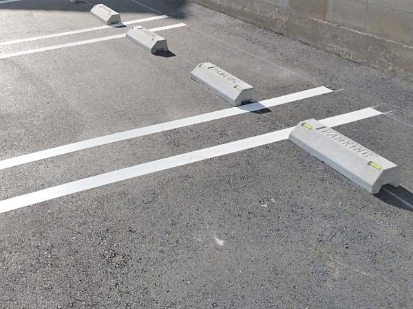 岡コン式車止めブロック1
